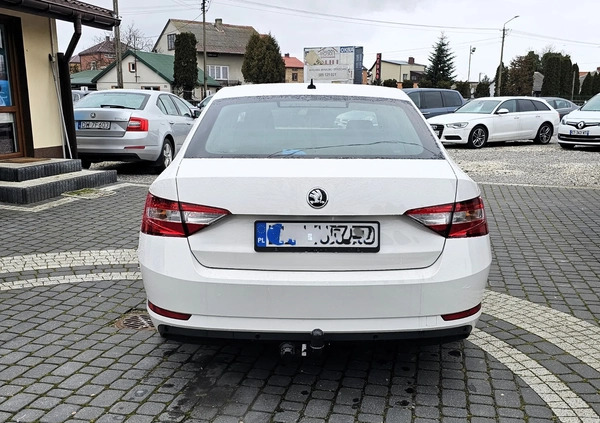 Skoda Superb cena 59500 przebieg: 149722, rok produkcji 2018 z Choszczno małe 137